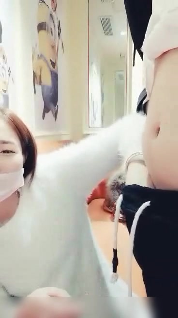 90后美女主播勾搭个屌丝包皮很长的小哥KTV啪啪对白有趣