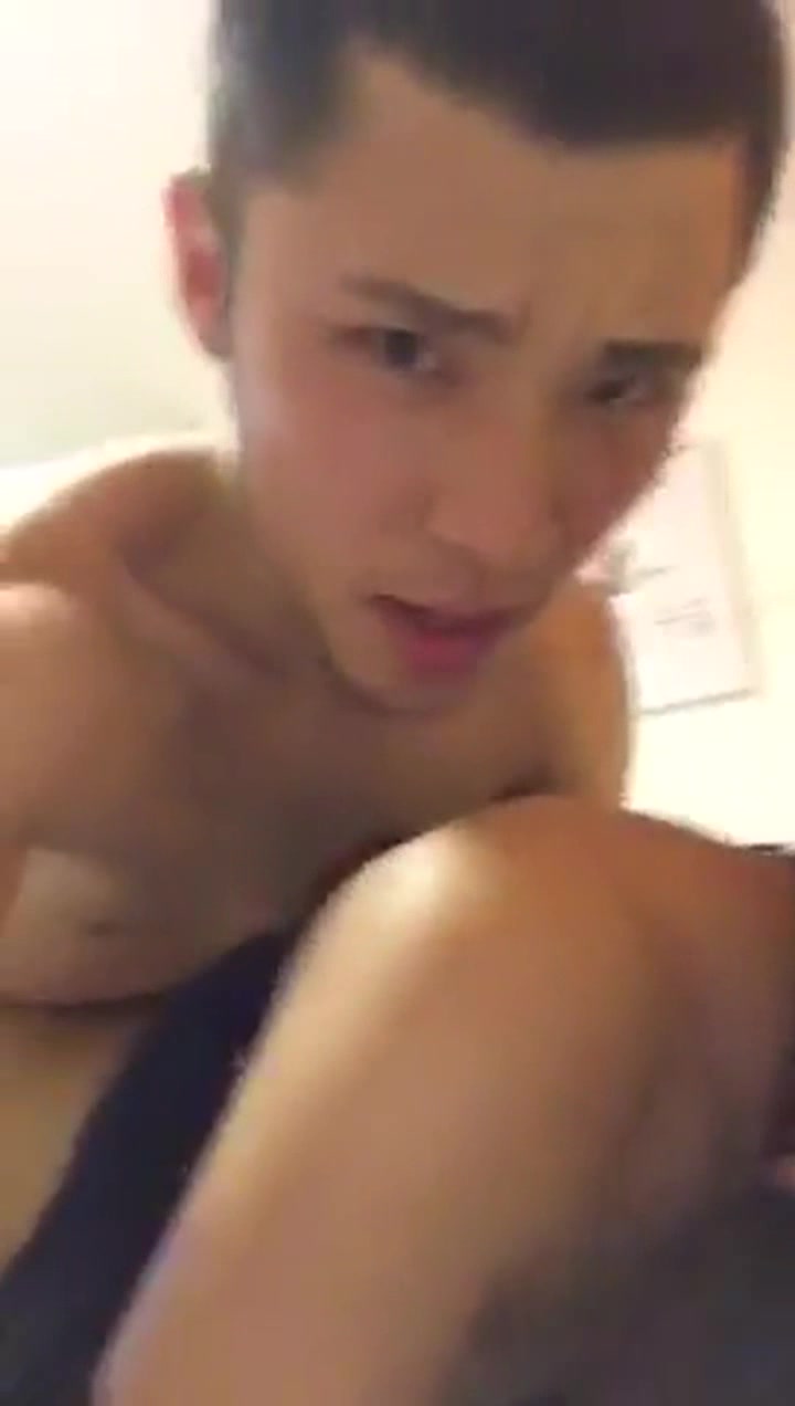 女神般的靚妹白猛男後臺狂插 火辣身材 黑丝超诱惑的还露臉精彩，100分