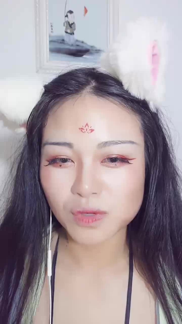 主播【极品千叶奈奈子】露脸cos狐狸精装扮 爆乳肥逼单指抠的白浆肆意 喷尿给你看