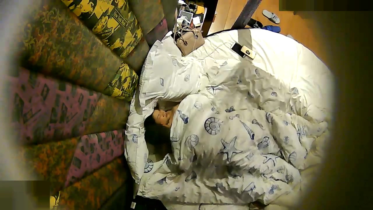 精品小旅馆偷拍体力不错的小伙和泡到的少妇偷情貌似说的是湖南话